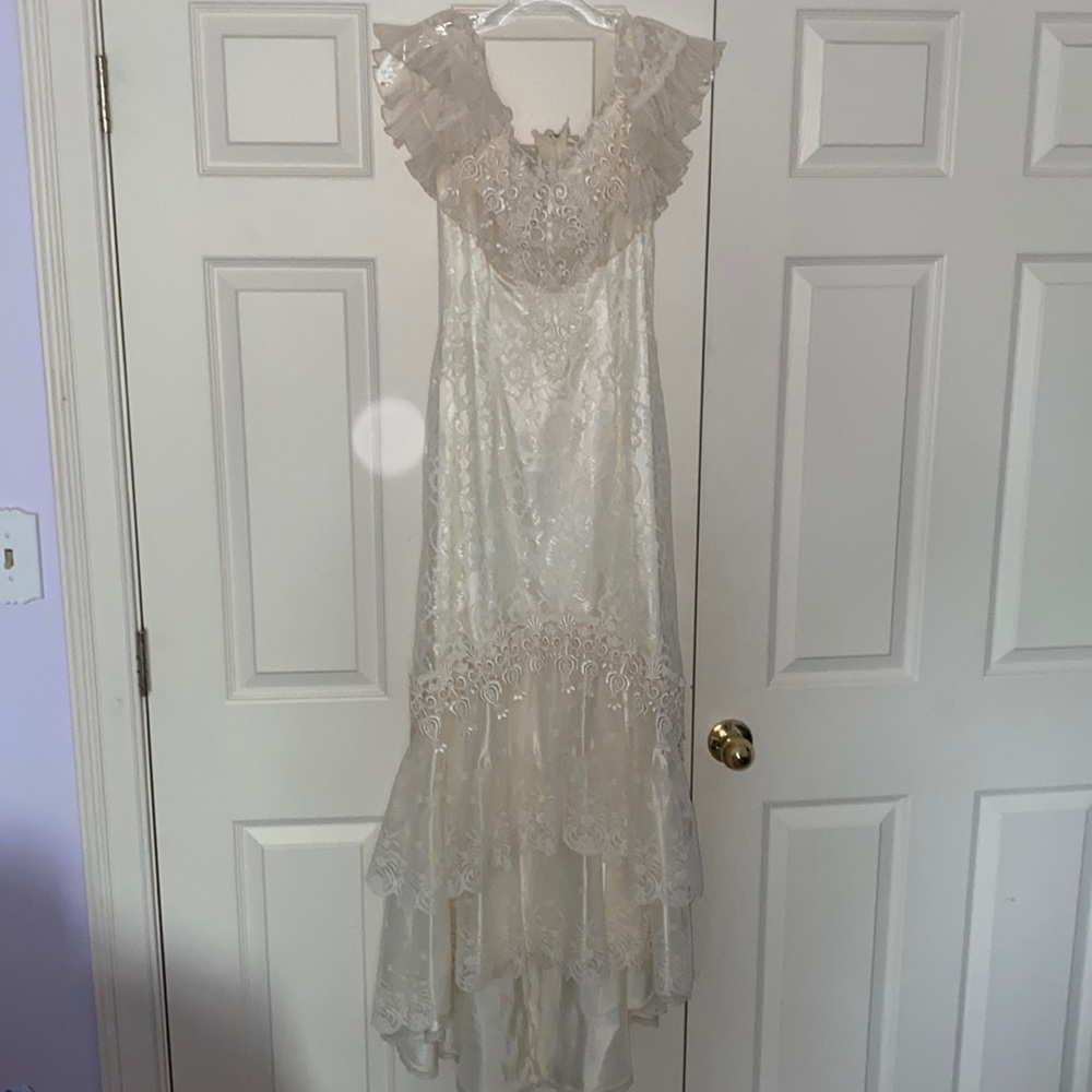 Vintage wedding dress! Size small.